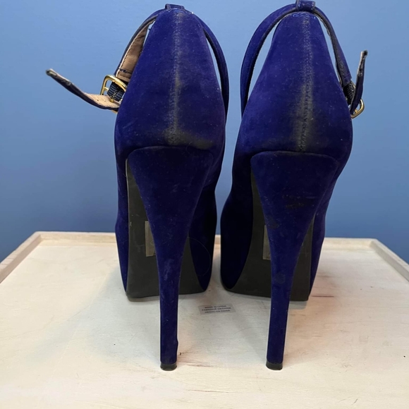 Blue faux suede 9 5 heels - Picture 3 of 3